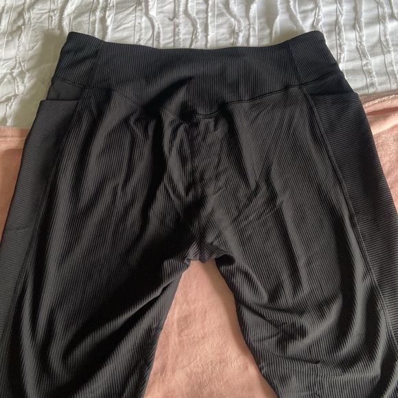 Old Navy High-Waisted Ribbed PowerSoft Crop Leggings - Size XL - NWT - Picture 5 of 6